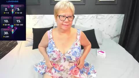 Snapshot of jill_mild chatting on September 16, 8:32 pm Jill online show from September 16, 8:32 pm