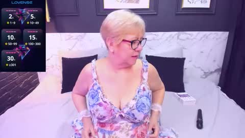 Snapshot of jill_mild chatting on November 20, 9:25 pm Jill online show from November 20, 9:25 pm