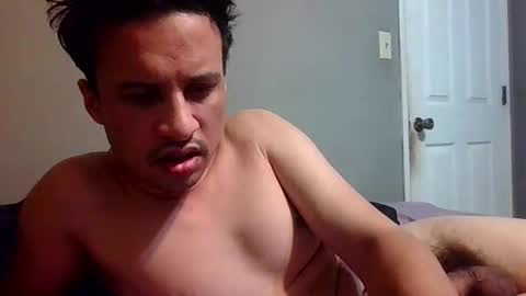 Snapshot of jimmac98 chatting on January 8, 12:28 am james online show from January 8, 12:28 am