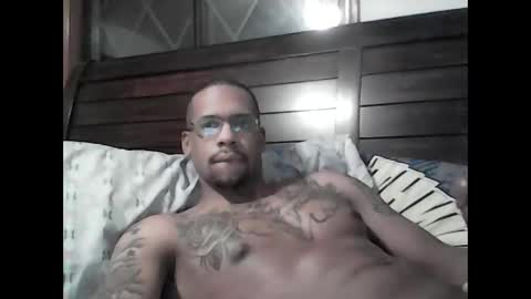 Snapshot of jimmytatto33 chatting on January 18, 10:17 am jimmytatto33 online show from January 18, 10:17 am