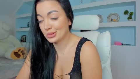 Juliee online show from November 15, 7:10 pm