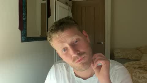 Snapshot of jjjamesxx chatting on September 9, 12:21 am jjjamesxx online show from September 9, 12:21 am