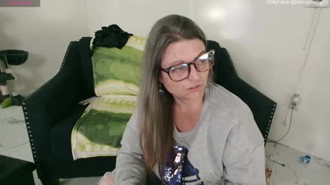 Nicole  Allen online show from December 5, 1:36 am