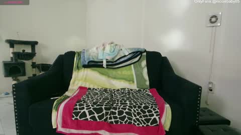 Nicole  Allen online show from December 7, 1:25 am