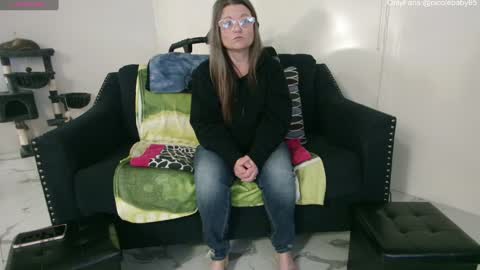 Nicole  Allen online show from December 12, 10:42 pm