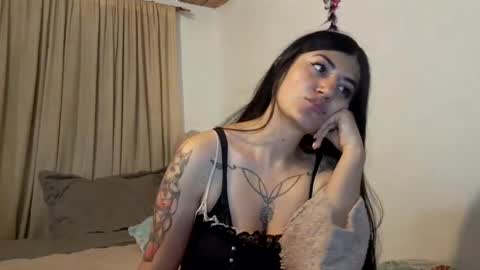 Snapshot of jjodie__ chatting on December 3, 3:14 am luuuuuuuuuu online show from December 3, 3:14 am