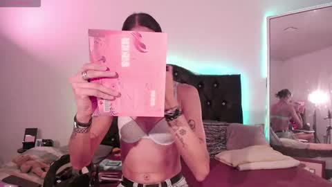 Joa Isaza     online show from January 16, 7:01 am