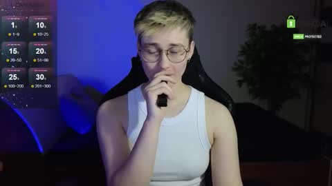 Snapshot of joan_night chatting on December 4, 7:44 pm J online show from December 4, 7:44 pm