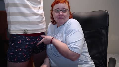Snapshot of joannaandneighbour chatting on December 25, 10:17 am Joanna and Greg online show from December 25, 10:17 am