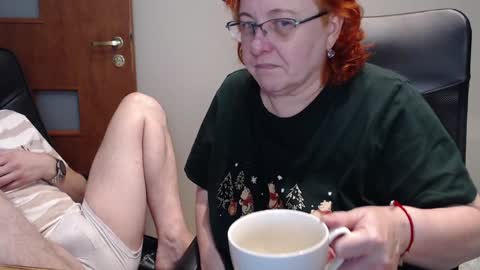 Snapshot of joannaandneighbour chatting on December 27, 2:12 pm Joanna and Greg online show from December 27, 2:12 pm