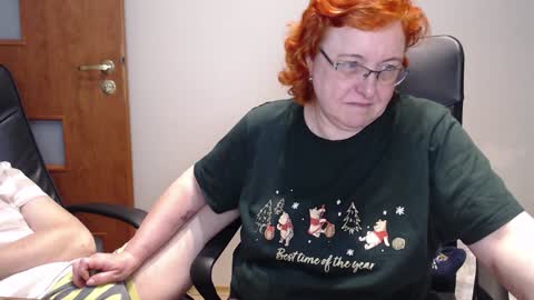 Snapshot of joannaandneighbour chatting on December 29, 11:40 am Joanna and Greg online show from December 29, 11:40 am