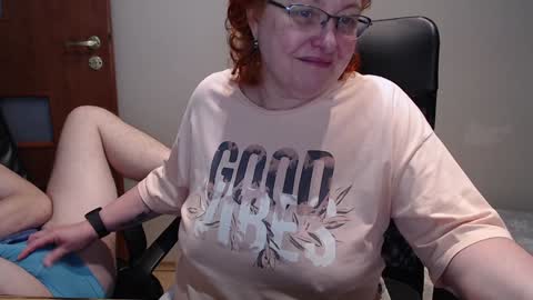 Snapshot of joannaandneighbour chatting on January 10, 9:13 am Joanna and Greg online show from January 10, 9:13 am