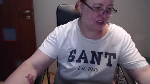 Snapshot of joannaandneighbour chatting on January 12, 9:51 am Joanna and Greg online show from January 12, 9:51 am