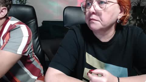 Snapshot of joannaandneighbour chatting on October 8, 8:34 am Joanna and Greg online show from October 8, 8:34 am