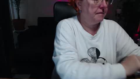 Snapshot of joannaandneighbour chatting on October 17, 8:17 am Joanna and Greg online show from October 17, 8:17 am