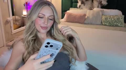 Joanne online show from February 1, 8:02 am