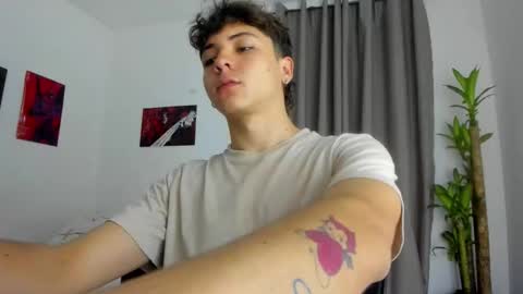 Snapshot of joe23___ chatting on November 12, 2:23 am Joe online show from November 12, 2:23 am