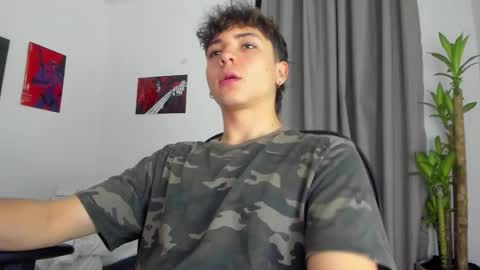 Snapshot of joe23___ chatting on November 13, 2:43 am Joe online show from November 13, 2:43 am