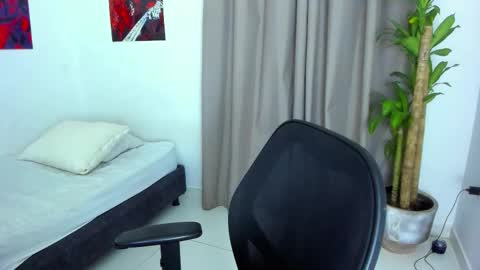 Snapshot of joe23___ chatting on December 14, 2:17 am Joe online show from December 14, 2:17 am