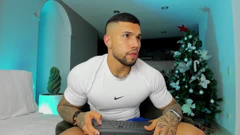 joe_esthetic online show from December 20, 11:47 pm