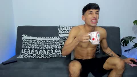 Snapshot of joel_foxx chatting on November 12, 11:21 am joel_foxx online show from November 12, 11:21 am