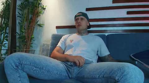 Snapshot of joeysexx1 chatting on November 9, 3:05 am online show from November 9, 3:05 am