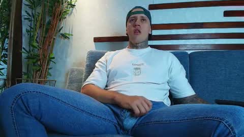 Snapshot of joeysexx1 chatting on November 10, 3:27 am online show from November 10, 3:27 am