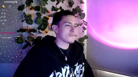 Snapshot of johan_parker222 chatting on September 17, 7:26 pm johan_parker222 online show from September 17, 7:26 pm