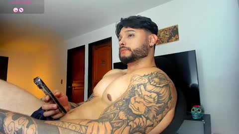 Snapshot of johatsu chatting on January 8, 12:49 am King -    online show from January 8, 12:49 am