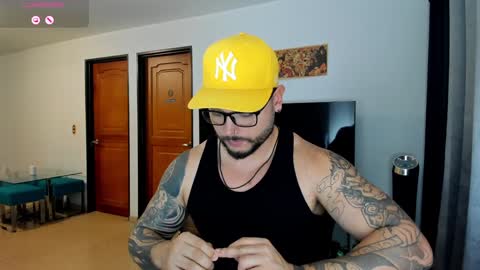 Snapshot of johatsu chatting on February 3, 11:05 pm King -    online show from February 3, 11:05 pm