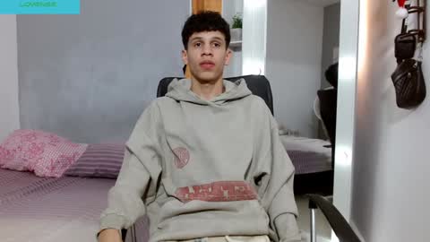 john_ssnow29 online show from December 31, 7:51 pm