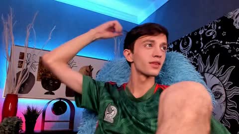 Snapshot of john_weasley chatting on December 4, 9:02 pm John online show from December 4, 9:02 pm