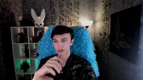 Snapshot of john_weasley chatting on December 18, 11:08 pm John online show from December 18, 11:08 pm