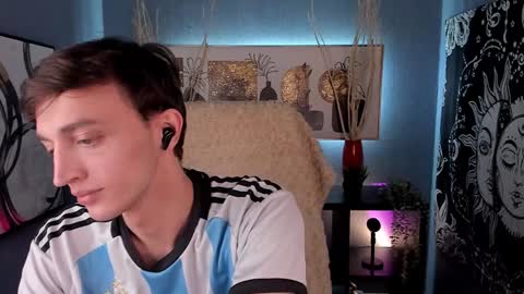 Snapshot of john_weasley chatting on January 5, 7:28 pm John online show from January 5, 7:28 pm