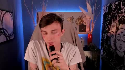 Snapshot of john_weasley chatting on February 17, 8:47 pm John online show from February 17, 8:47 pm