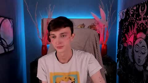 Snapshot of john_weasley chatting on February 17, 11:53 pm John online show from February 17, 11:53 pm