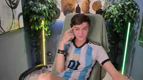 Snapshot of john_weasley chatting on October 10, 6:34 am John online show from October 10, 6:34 am