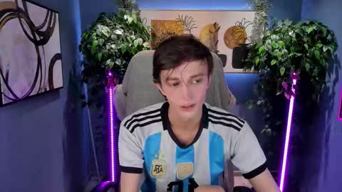 Snapshot of john_weasley chatting on October 16, 7:42 am John online show from October 16, 7:42 am