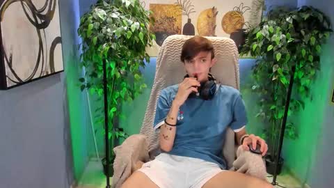 Snapshot of john_weasley chatting on October 17, 6:27 am John online show from October 17, 6:27 am