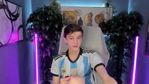 Snapshot of john_weasley chatting on November 1, 2:52 pm John online show from November 1, 2:52 pm