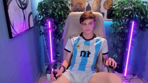 Snapshot of john_weasley chatting on November 28, 8:22 pm John online show from November 28, 8:22 pm