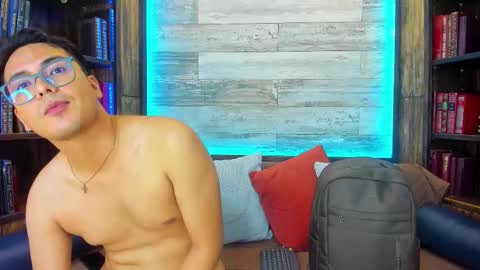 Snapshot of johnbelrose chatting on October 19, 11:33 am johnbelrose online show from October 19, 11:33 am