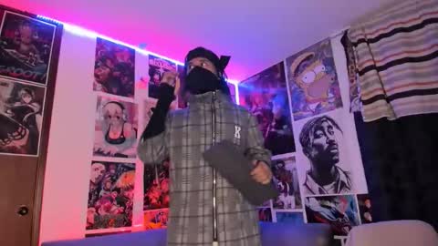 John carrie    Independent  Help me reach my goal 100 likes and 10000 followers  online show from April 3, 11:25 pm