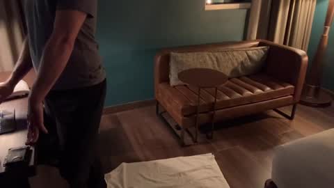 J online show from December 7, 5:15 am