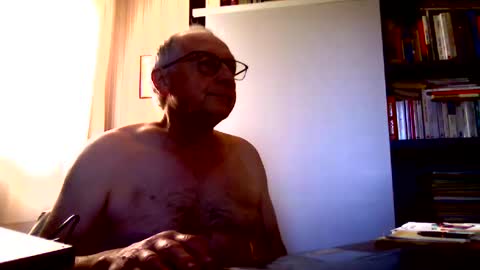 Snapshot of johnjohn6226623 chatting on January 16, 1:47 pm johnjohn6226 online show from January 16, 1:47 pm