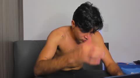 johnny_bravo777 online show from February 12, 3:07 am