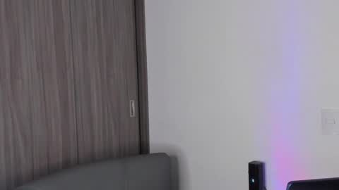 johnny_bravo777 online show from February 13, 11:58 pm