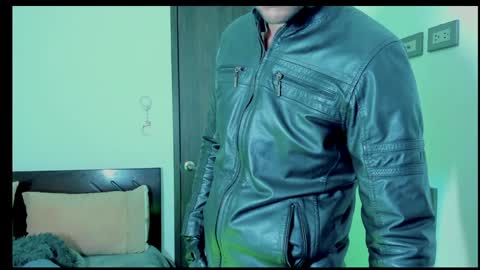 Snapshot of johnny_seens1 chatting on January 10, 2:57 am Johnny online show from January 10, 2:57 am