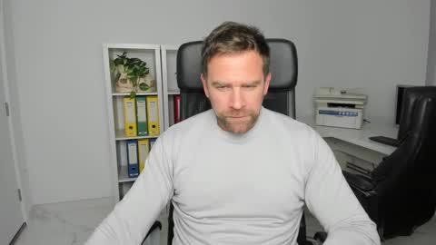 johnnydough82 online show from December 2, 5:26 am