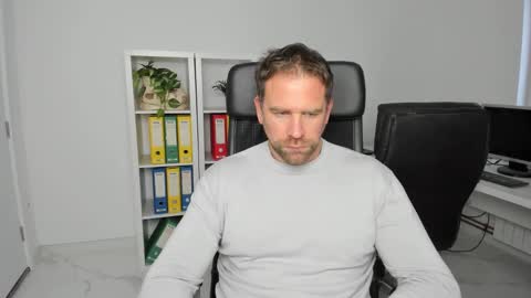 johnnydough82 online show from December 3, 8:16 am